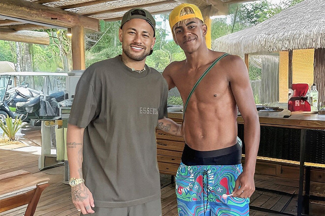 ВИДЕО. Ламин Ямаль встретился с Неймаром. Сыграли в футволей