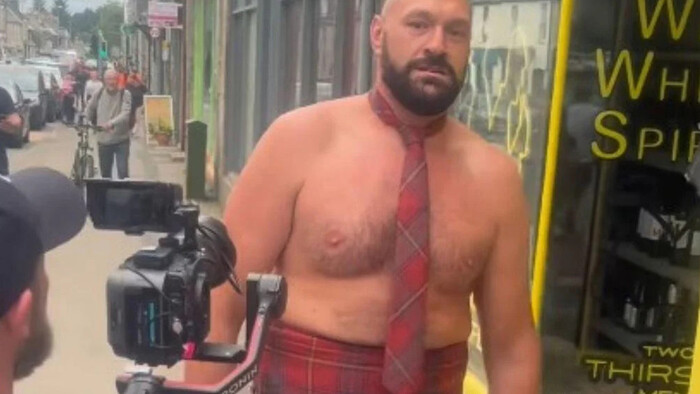 ВІДЕО. Ось чому Ф'юрі прогулювався в кілті вулицями Шотландії