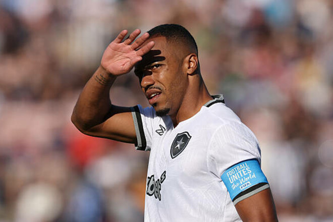 «Это история». Капитан Ботафого объяснил победу над ПСЖ на КЧМ-2025