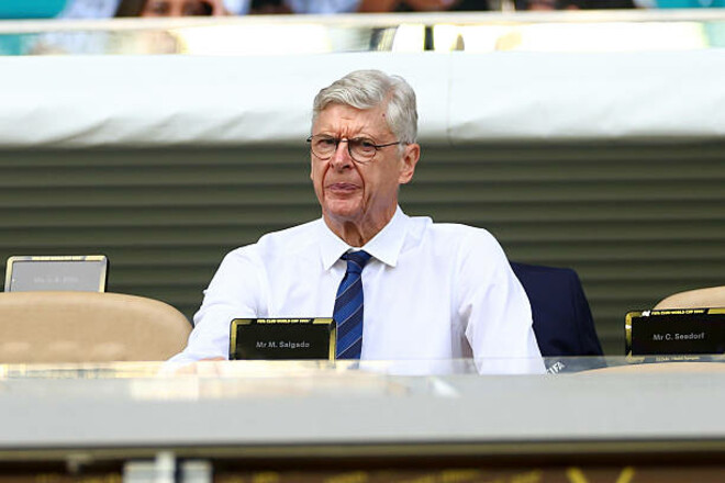 ФОТО. Легендарный тренер Арсенала посетил тренировку Боруссии Дортмунд