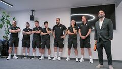 ФОТО. Игроки Шахтера впервые встретились с новым тренером Ардой Тураном