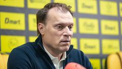 ВАН ЛЕУВЕН: «Были два момента, где арбитр должен был назначать пенальти»