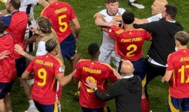 ВІДЕО. Програвати треба вміти. Гравці Іспанії U21 побилися із англійцями