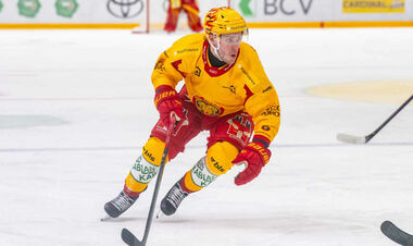 Із колишнім форвардом НХЛ розірвали контракт. Бомбардира призвали до армії