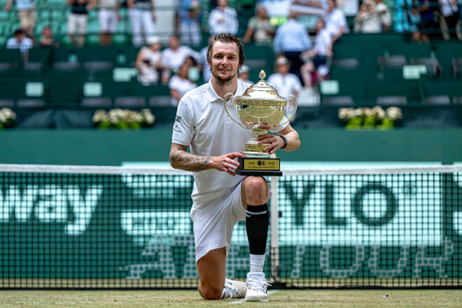 Bublik defeated Medvedev in the Final of the ATP 500 tournament in Halle and won the trophy