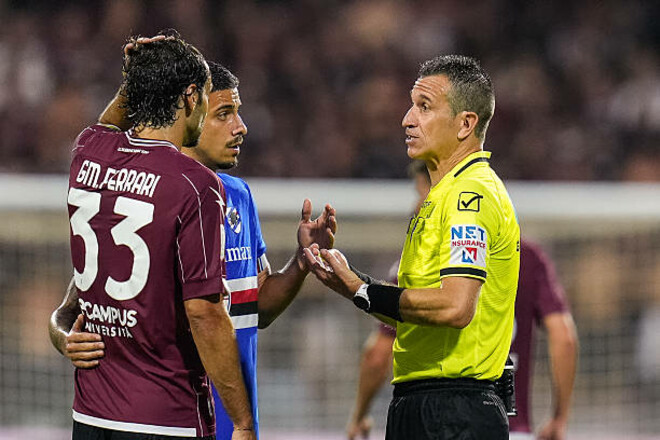 Вони кидали стільці на поле. Матч плей-аут за виживання у Серії B зупинено