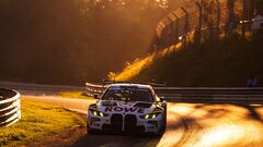 BMW празднует победу на 24 часах Нюрбургринга после штрафа для Porsche