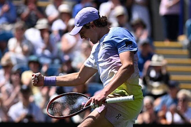 18-летний бразилец одержал первую победу в основной сетке АТР-тура на траве