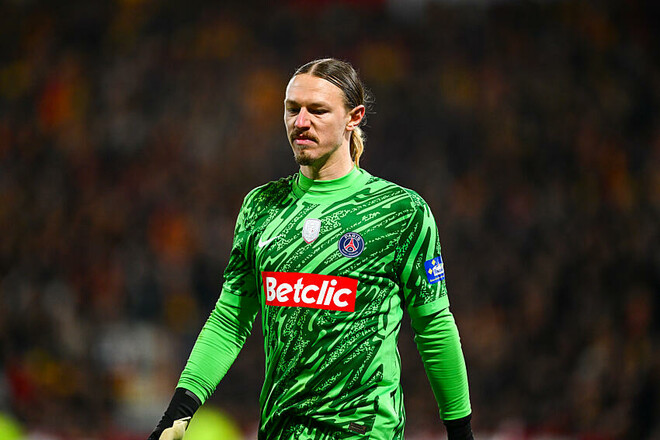 ПСЖ принял решение по Сафонову на фоне переговоров о Забарном