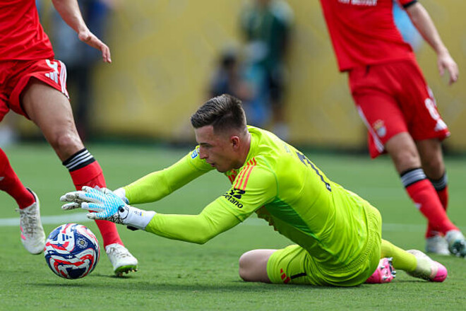 «Самые надежные руки». Реакция фанов на игру Трубина в матче с Баварией