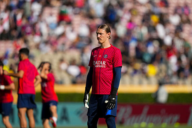 ПСЖ виганяє Сафонова. Його може підібрати клуб з українцем, але є нюанс