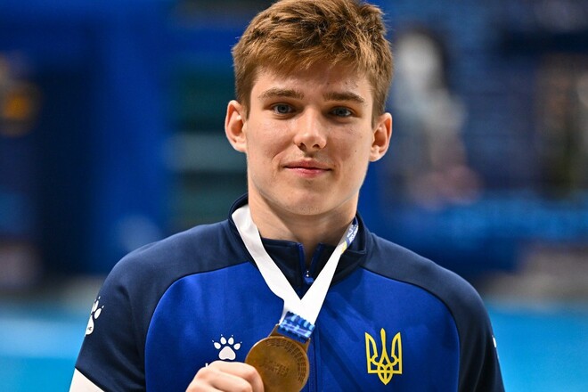 Українець Азаров завоював золото на юніорському ЧЄ-2025 зі стрибків у воду