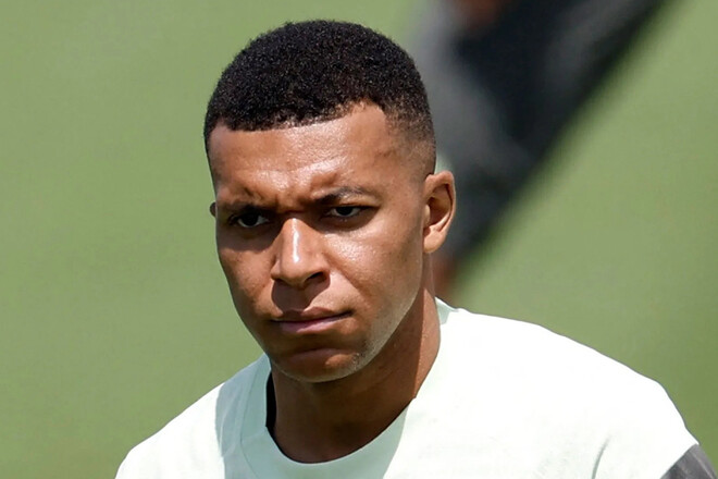 ФОТО. Футбольні фанати шоковані виглядом Мбаппе: він втратив 5 кг