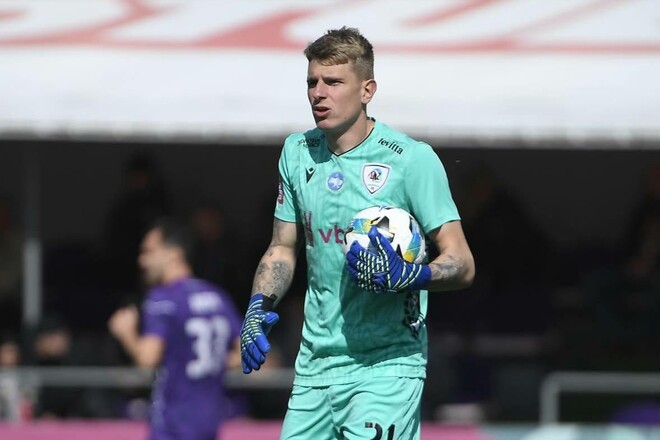 ОФИЦИАЛЬНО. Украинский голкипер подписал контракт с клубом из Шотландии