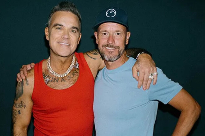 ФОТО. Тен Хаг встретился с Робби Уильямсом и сделал совместный снимок