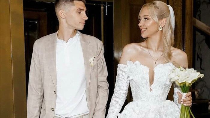 ФОТО. Нападник Руху одружився з ефектною блондинкою