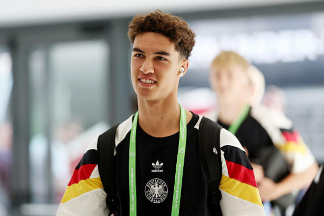 Барселона выгоняет игрока, клаусула которого составляет один миллиард евро