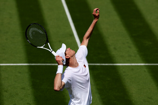 ВИДЕО. Огненная подача: Синнер зажег спичку теннисным мячом