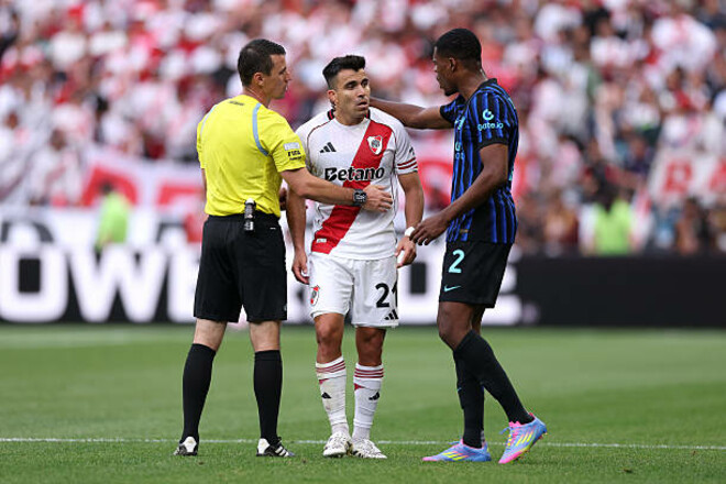 ВИДЕО. «Нигер» и «проститутка». Матч КЧМ чуть не закончился потасовкой