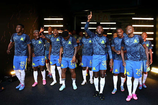 ВИДЕО. Зажигательный танец. Мамелоди Сандаунз празднично покинул КЧМ