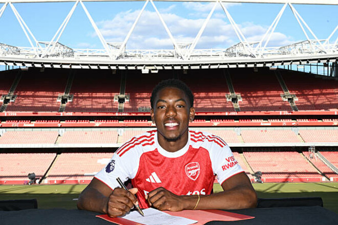 ОФИЦИАЛЬНО. Арсенал продлил контракт с конкурентом Зинченко. Ему всего 18