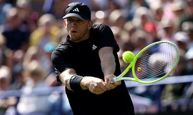 Americans dominate the grass. All semi -finalists are identified