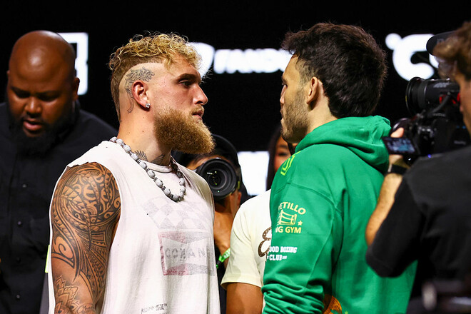 Jake boxes with the son of the legendary Chavez. He replaced Kanello