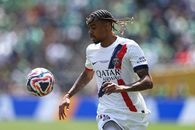 Деньги за трансфер. ПСЖ помогает Лиону избежать вылета