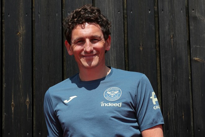 ОФИЦИАЛЬНО. У Ярмолюка новый коуч. Брентфорд презентовал главного тренера