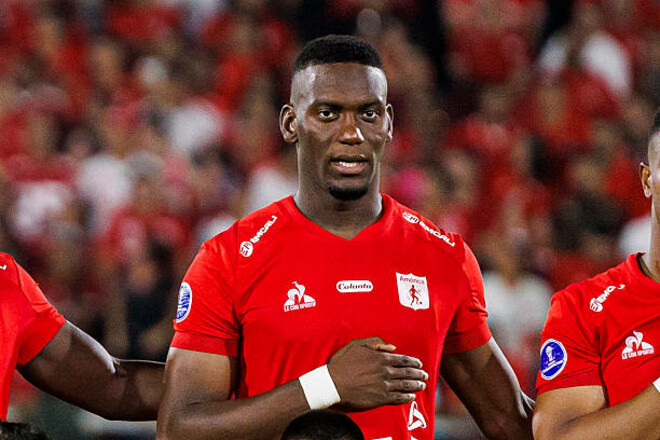 Выбрал другой клуб. Трансфер легионера в киевское Динамо сорвался