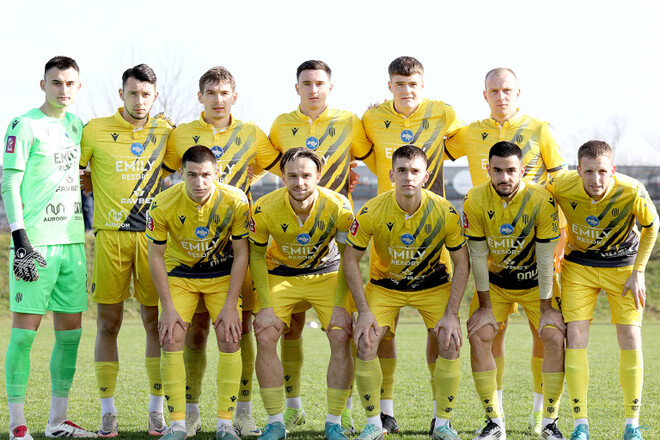 В сезоне УПЛ было задействовано 490 футболистов. Сколько из них легионеры?