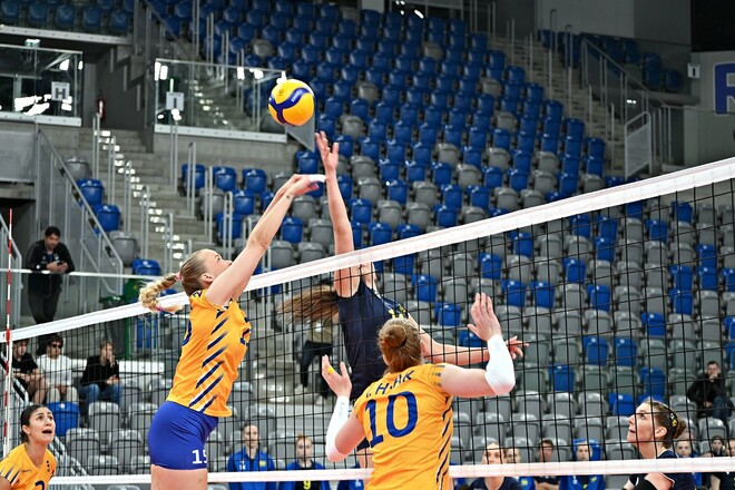 Ukraine (Z) - Sweden (Z). The semi -final of the Eurolege in volleyball. Watch online