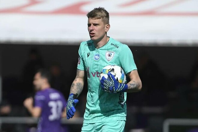 Український воротар розповів, коли приєднається до британського клубу