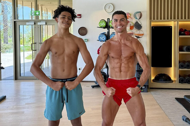 VIDEO. Ronaldo's son celebrated his birthday with a bottle of champagne