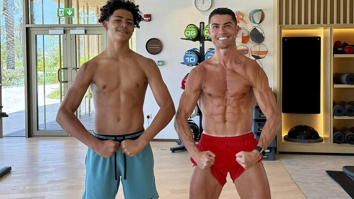 ВИДЕО. Сын Роналду отпразновал день рождения с бутылкой шампанского