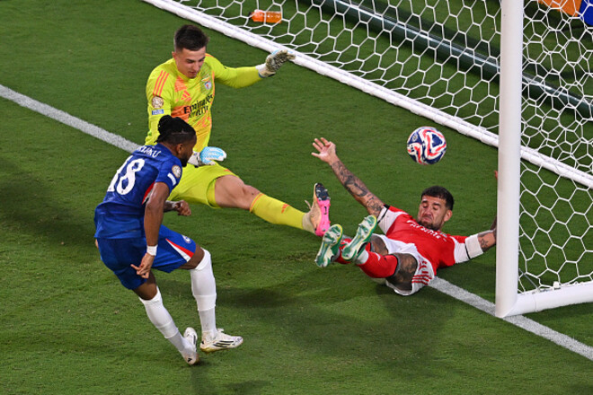 ВИДЕО. Как Нкунку на 108-й минуте матча в упор расстрелял ворота Трубина