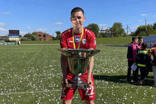 Яркий хавбек ряда клубов УПЛ, первой и второй лиг завершил карьеру