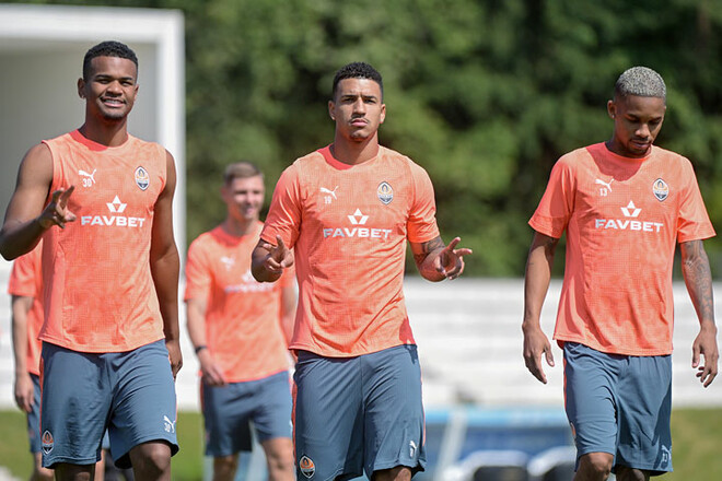 ФОТО. Тренировка Шахтера. Команда входит в режим двухразовых занятий