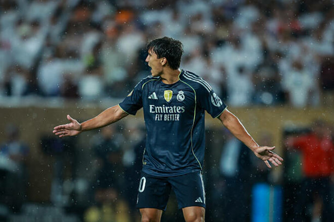 Проблемы для Довбика и Ваната. Реал получил предложение по нападающему