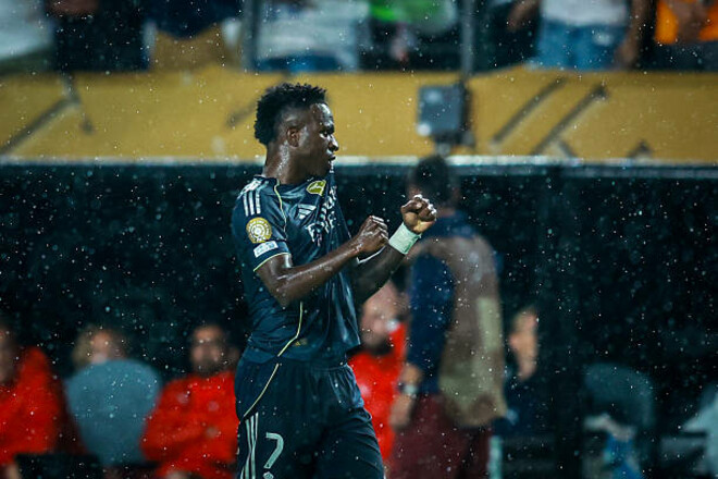 В 1-ом шаге. Винисиус близок к очень важному решению в своей карьере