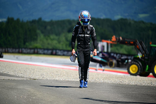 Пілот Мерседес отримав штраф на Гран-прі Британії. До чого тут Ферстаппен?