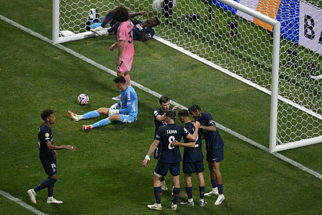 Хакими продолжил уникальную голевую серию, Невеш стал первым после Месси