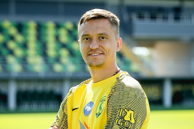 OFFICIALLY. UPL's debutant signed the first summer beginner