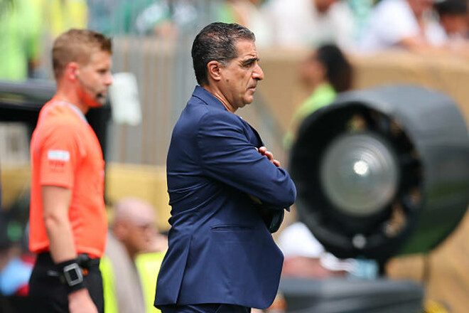 ОФИЦИАЛЬНО. Известный клуб уволил тренера после вылета из КЧМ