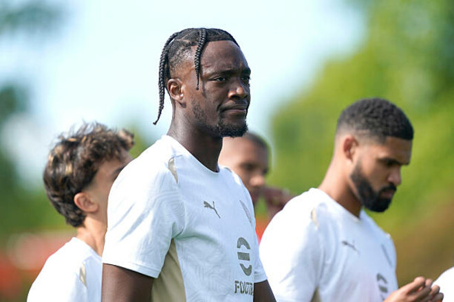 Мінус конкурент для Довбика. Рома домовилась про продаж форварда