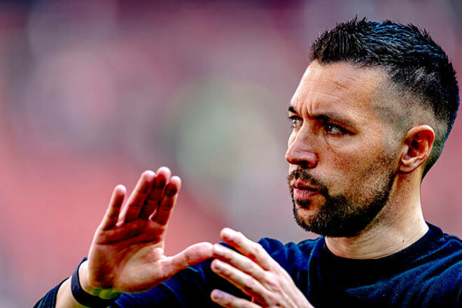 Бывший тренер Аякса возглавит топ-клуб Португалии. Им интересовался Шахтер