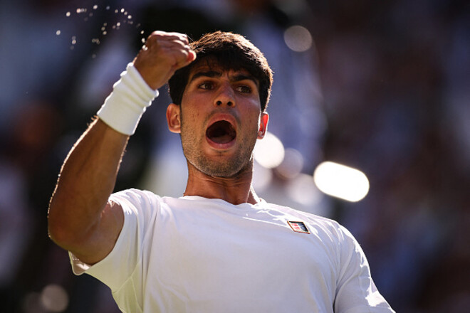 Дон Фабио взял два сета! Алькарас начал защиту Уимблдона со сложной победы