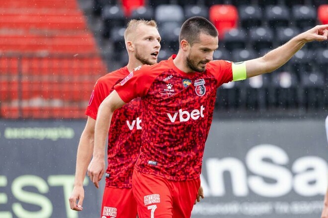 Экс-капитаном Вереса заинтересовались в Казахстане