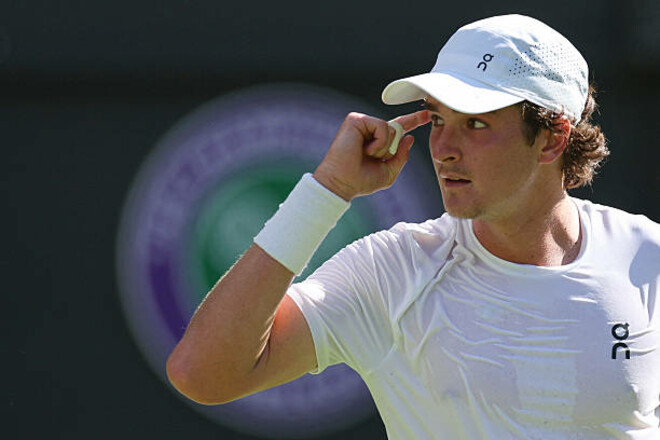 Фонсека с уверенной победы дебютировал в основной сетке Уимблдона-2025