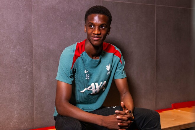 ОФИЦИАЛЬНО. Ему всего 18. Ливерпуль продлил контракт с полузащитником